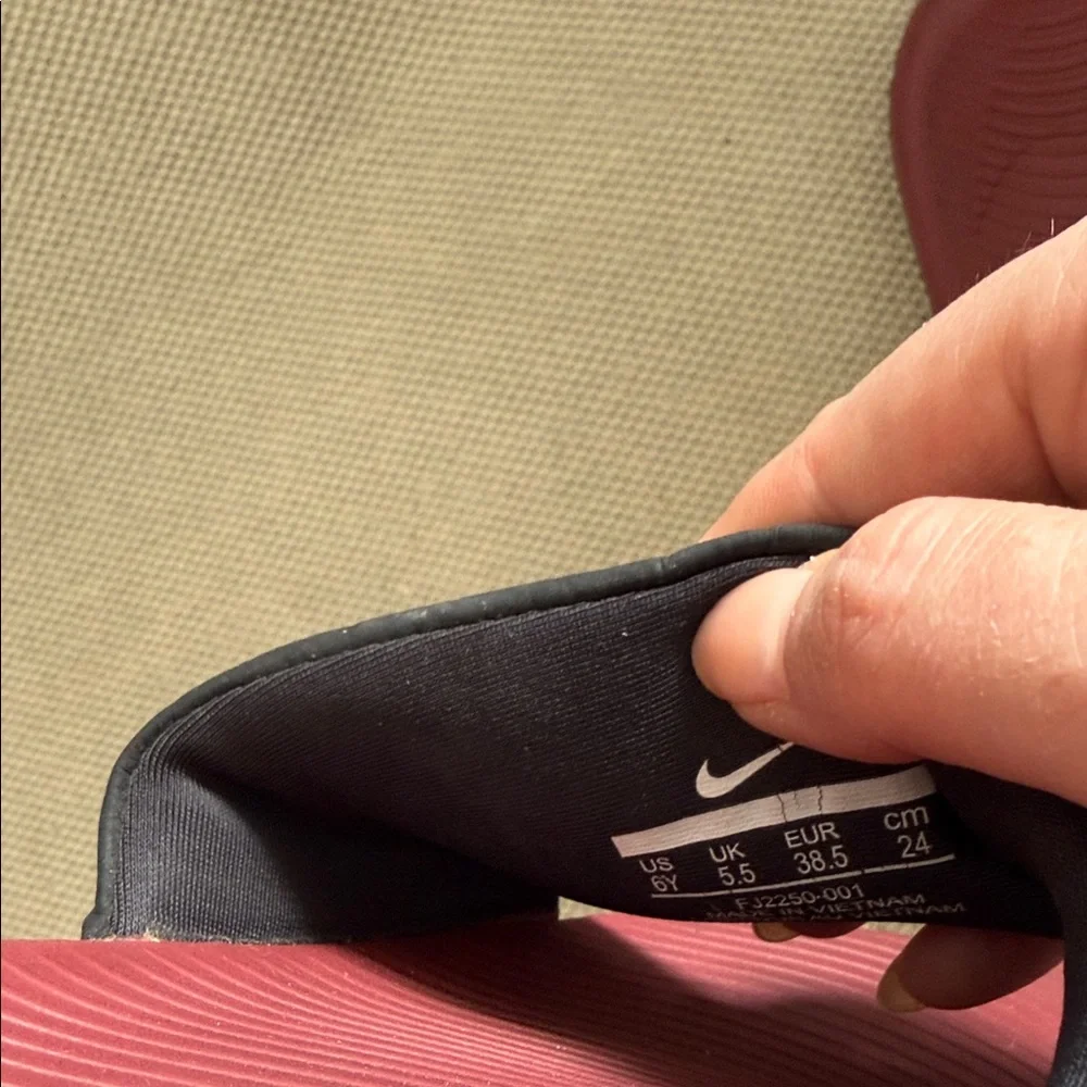Nike boys Maroon and Black Slide Sandals